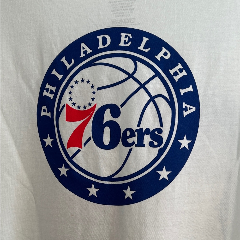NBA 76ers! Licensed tee.